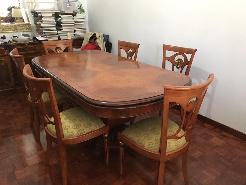 Mesa e 6 cadeiras e 2 cadeirões