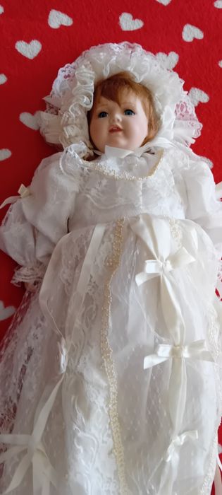 Bebé grandito vestido longo e touca.