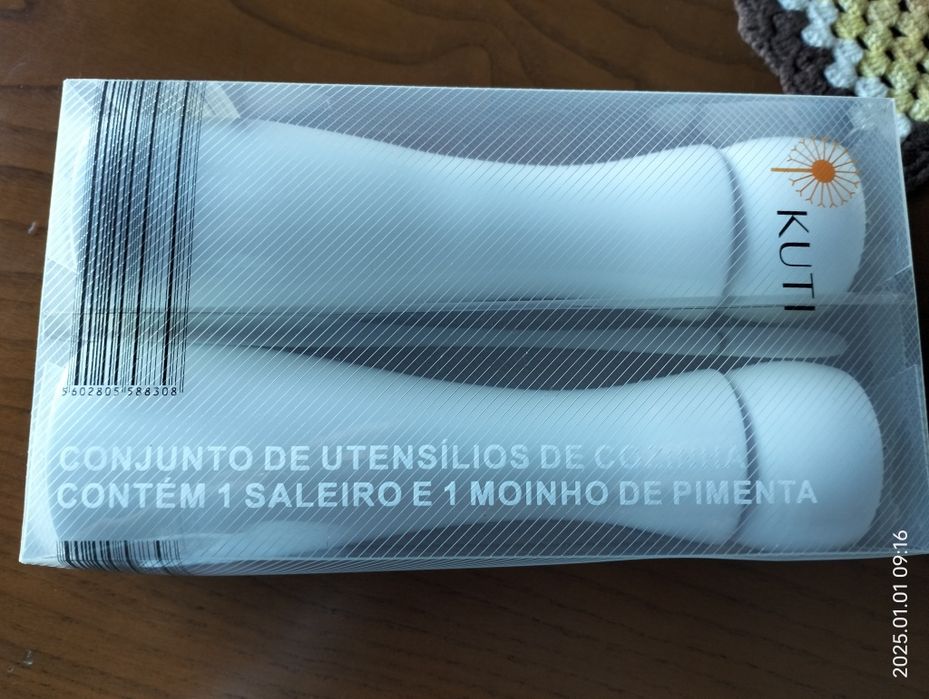 Conjunto de cozinha saleiro e moinho de pimenta