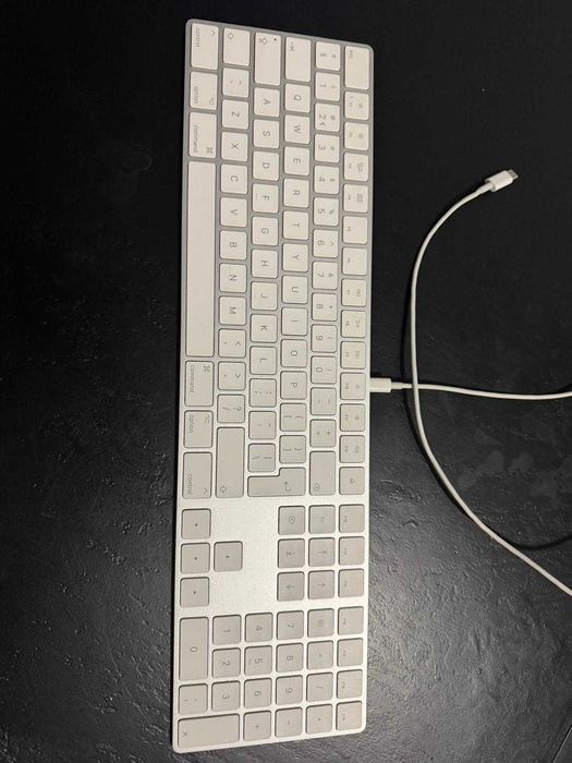 Teclado Bluetooth Apple Magic Keyboard com Teclado Numérico –Como Novo