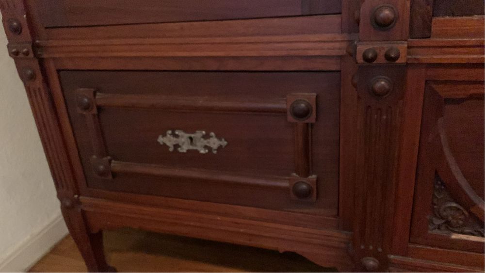 Guarda roupa em madeira