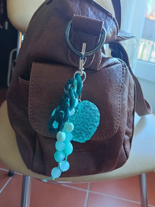 Bag charm artesanal coração