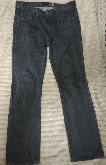 Jeans Evisu , Guess , Vans