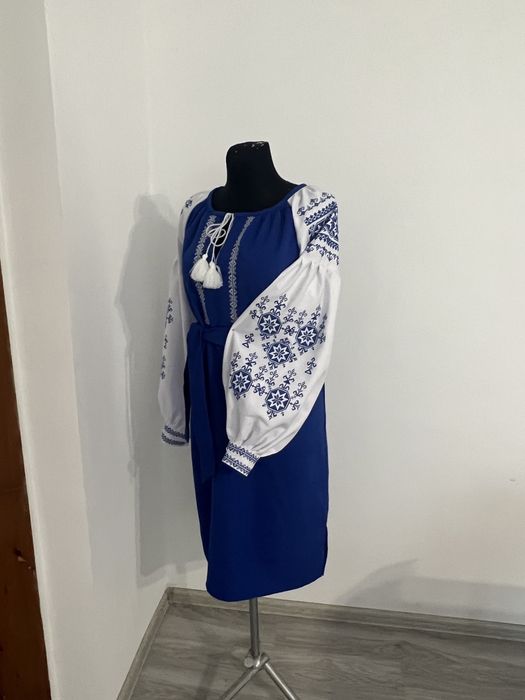 Модні вишиті сукні