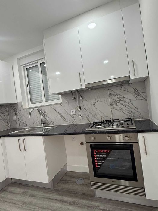 MORADIA V2 REMODELADA com sótão terraço e jardim