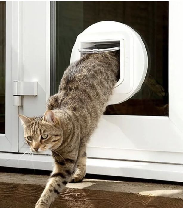 Розумні дверцята для котів SureFlap Microchip Cat Flap
