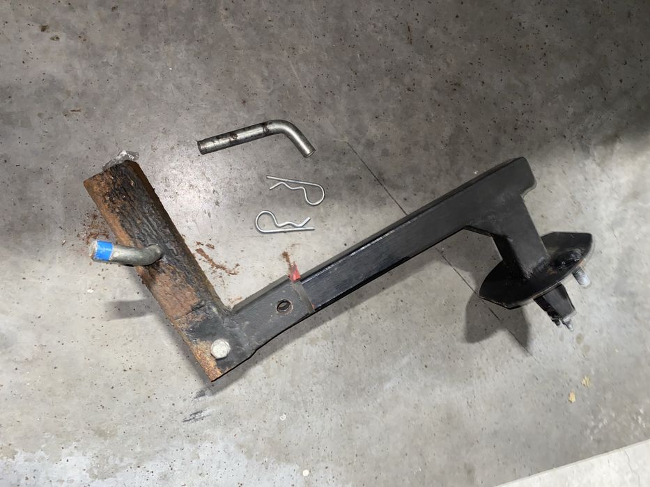 Кроншейн в квадрат під запаску Jeep Renegade