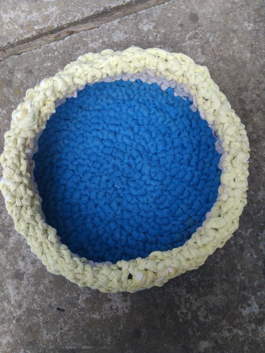 Лежанка для котика чи песика. Корзинка