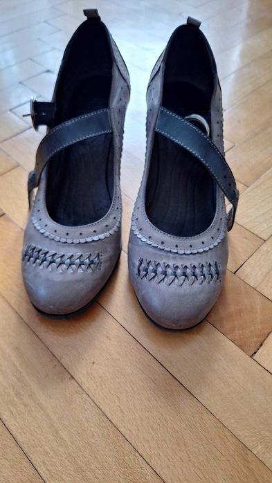 szare skórzane półbuty na obcasie 7 cm