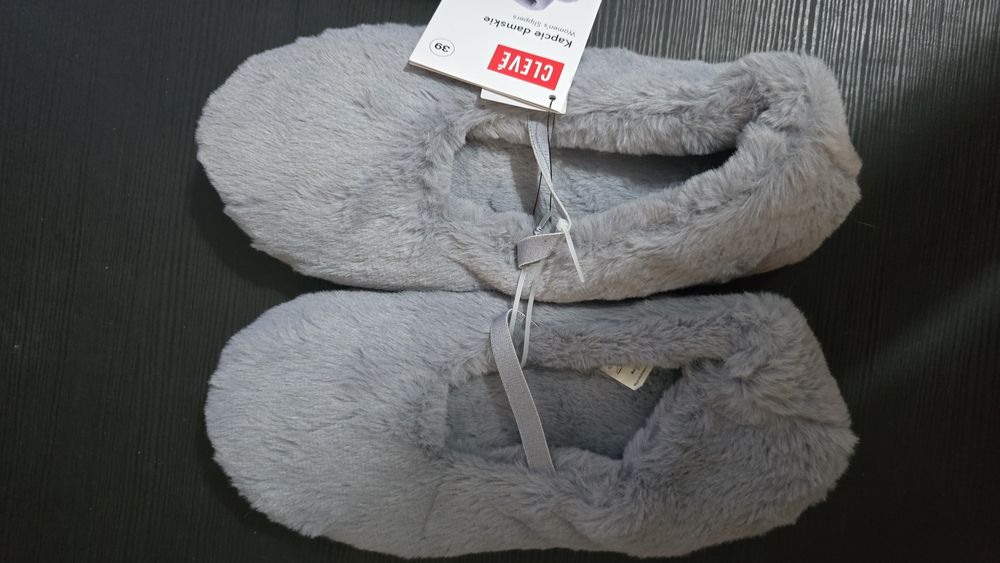 Nowe pluszowe kapcie damskie 39