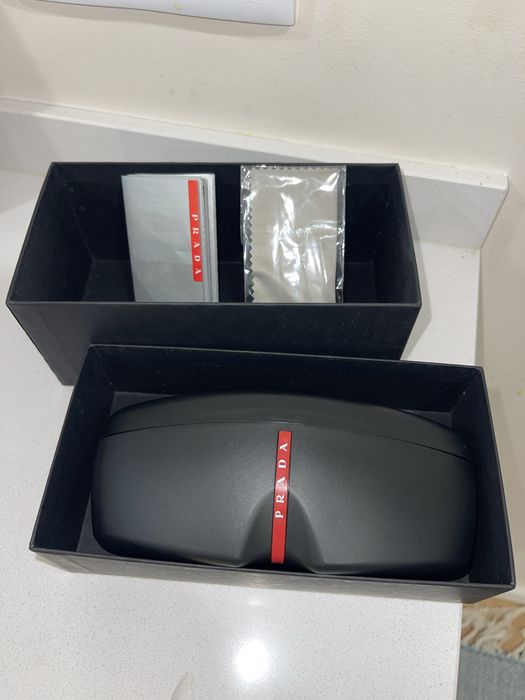 Óculos de Sol PRADA Linea Rossa - SPS 53P Polarizados