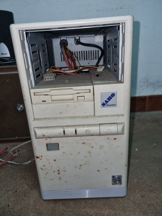 Computer, printer, speakers440239295038105601