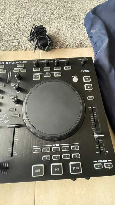 Mesa de Mistura Behringer CMD Studio 4A