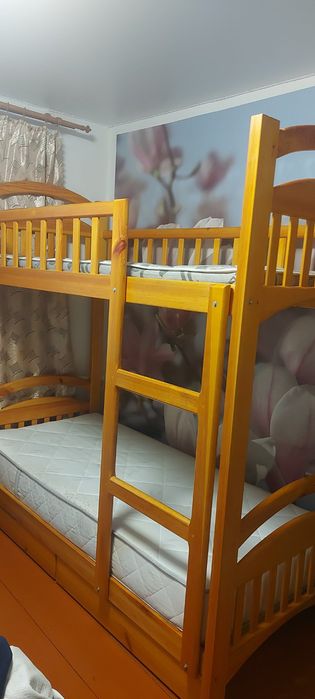 Ліжко двоярусне у відмінному стані.