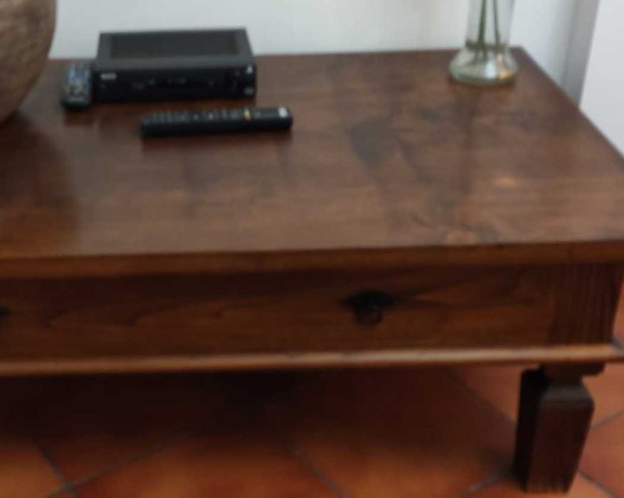 Mesa de apoio, robusta, em madeira maciça