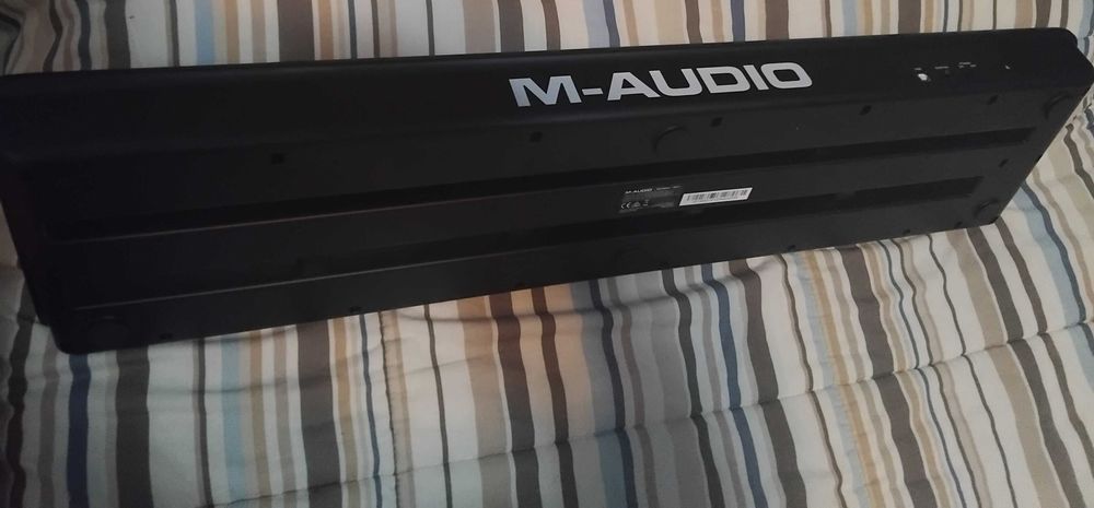 Teclado Oxygen 61 M -Audio