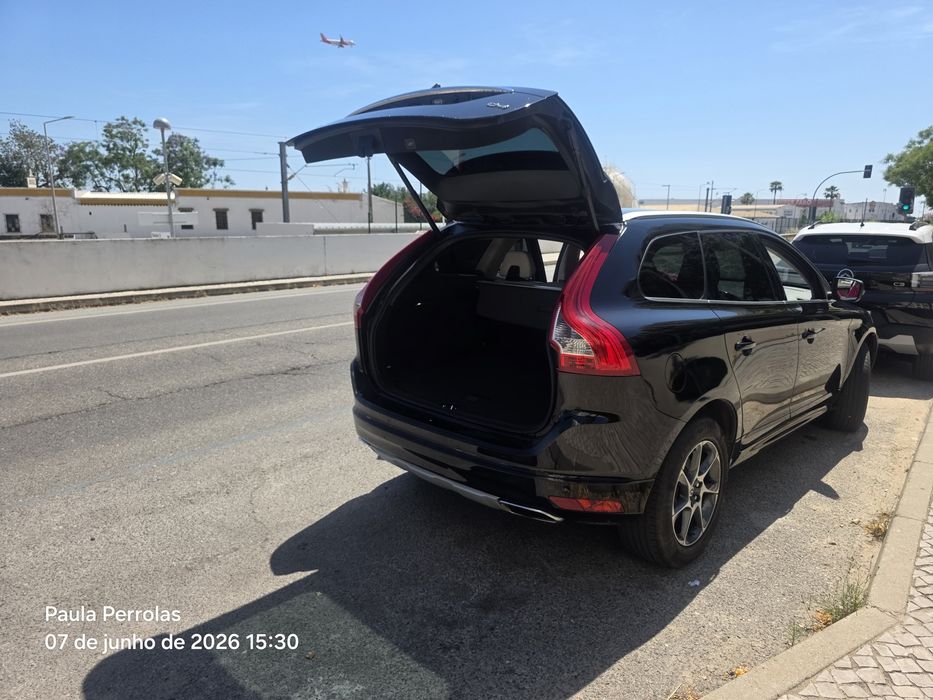 Volvo SUV XC 60 100%. Como novo e sem acidente algum. Muito estimado.56.400kms