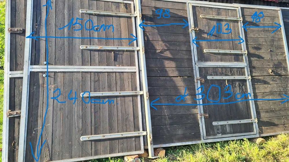 Boks Boksy dla koni, boksy do stajni - stajnia angielska front.