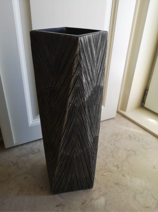 Jarra preta com efeitos muito bonita