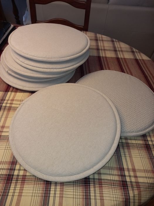 7 almofadas beje para cadeiras, redondas, do IKEA