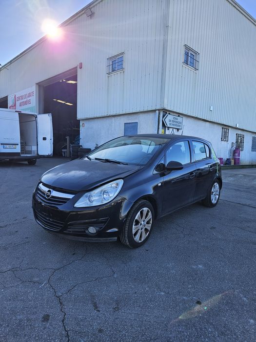 Opel Corsa D 1.4i de 2008 para peças