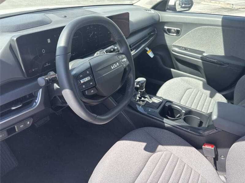 2025  Kia  K4 EX