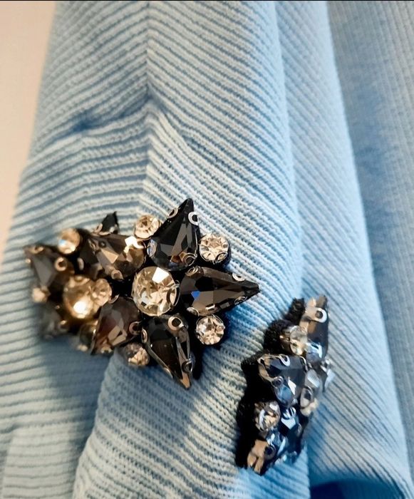 Bluzka bluzeczka sweterek błękitny cyrkonie elegancki NOWY UNi