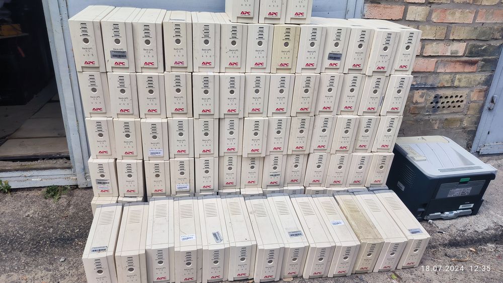 Бесперебійник APC 650Va 400Вт 12в синусоїда