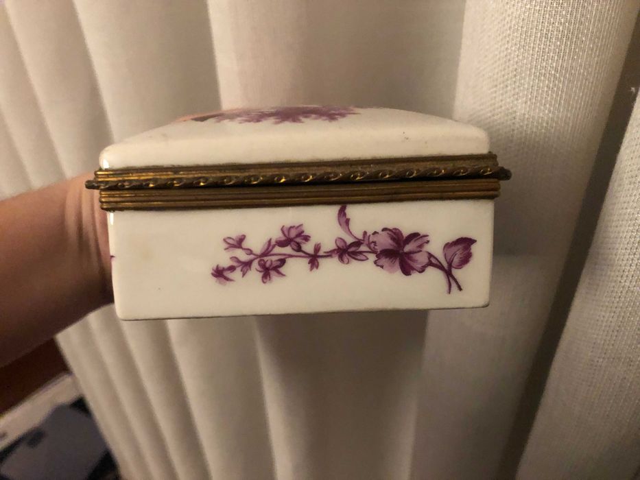 Caixa/ guarda-jóias de Porcelana de Paris (made in France)