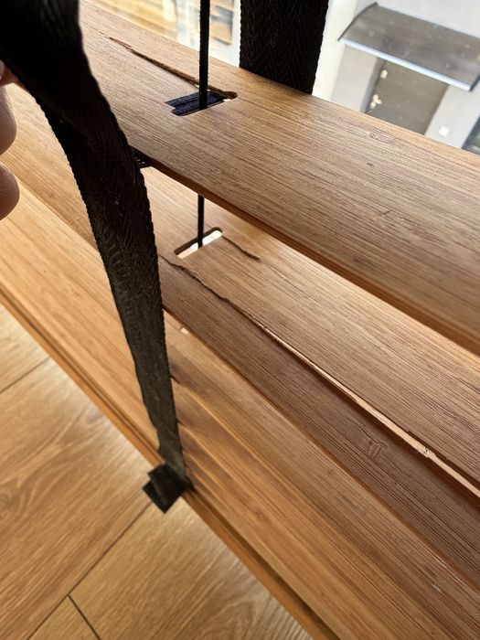 Żaluzje drewniane szerokosc 168cm , czarne tasmy