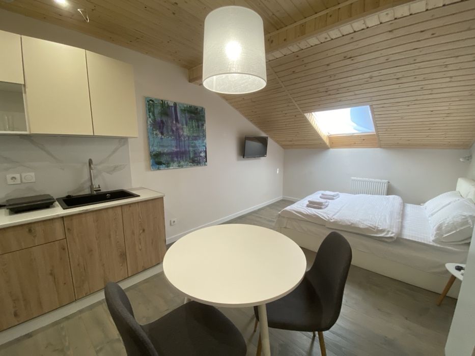 Апартаменти всі номера з кондиціонером, нові після ремонту, з кухнею.