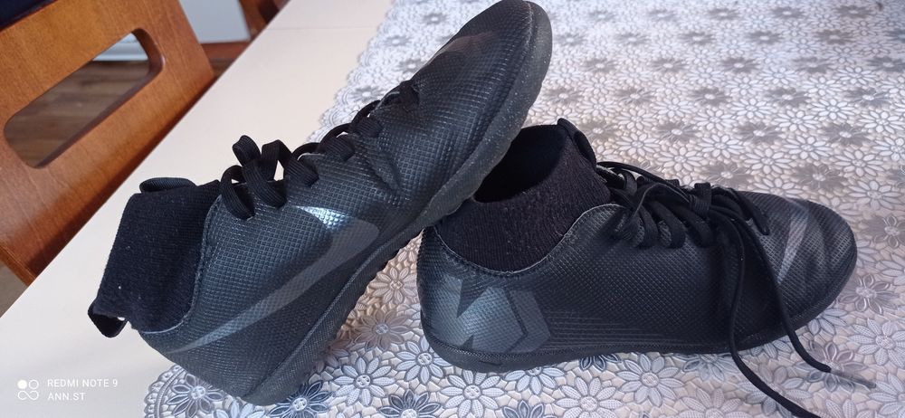 Buty piłkarskie nike czarne 35 wkł 20 cm
