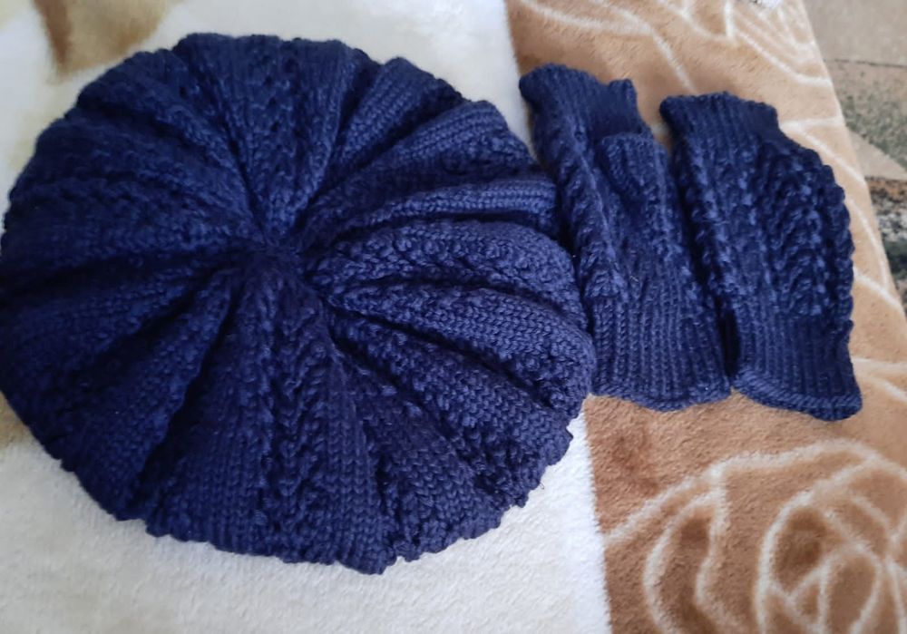 Шапка берет, митенки