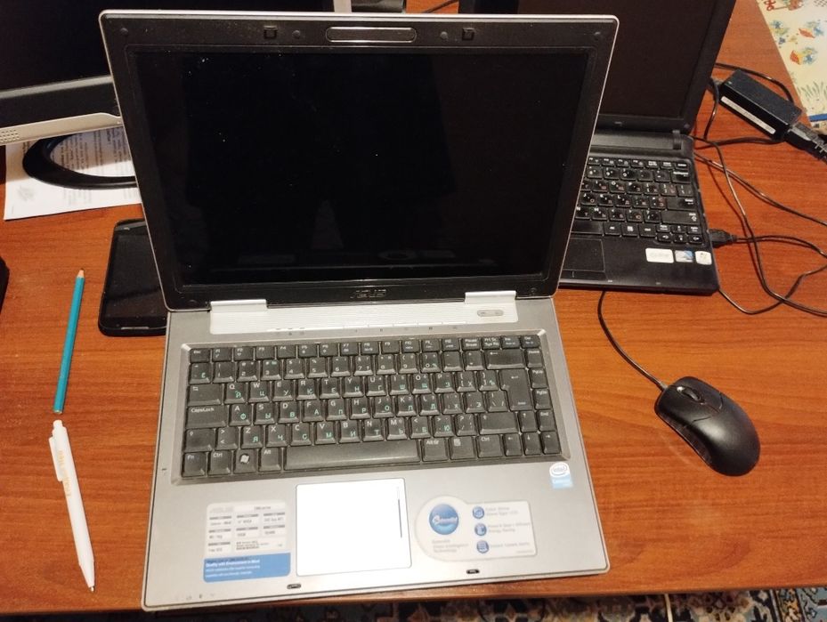 Продам ноутбук ASUS Z99L на запчасти.