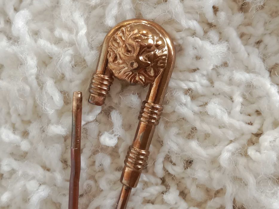 Вінтажна брошка в стилі Versace