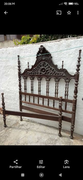 Cama casal trabalhada mogno estilo Séc XIX