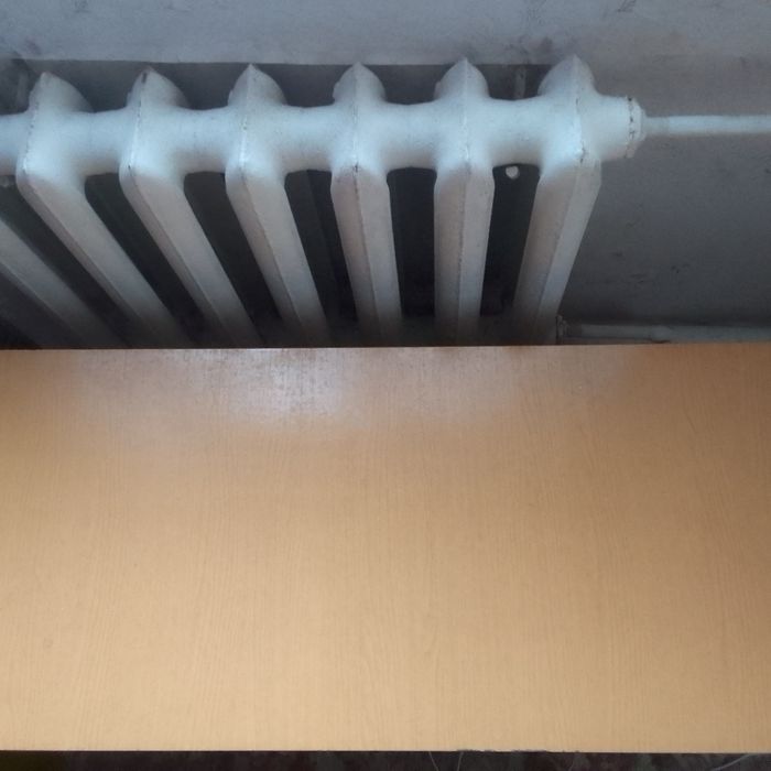 Продам стол,парту в отличном состоянии.