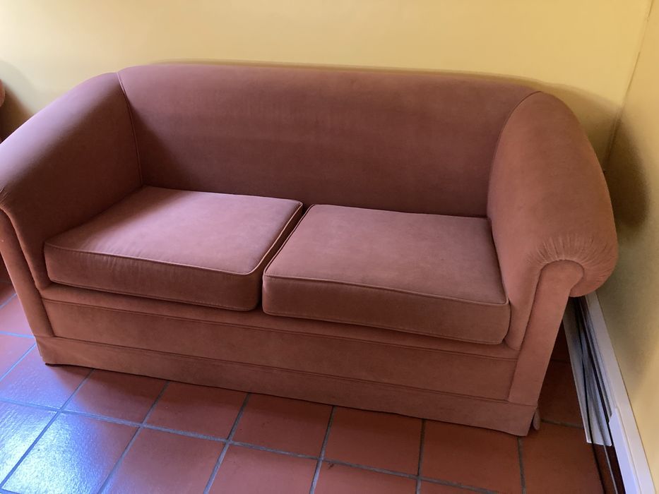 Sofas praticamente nunca usados