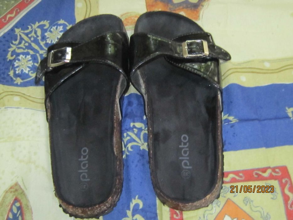 Продам женские ортопедические шлепанцы 39 размера.