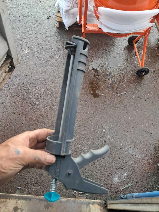 Pistola de silicone nova