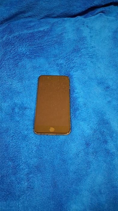 IPhone 8 plus на запчастини або відновлення