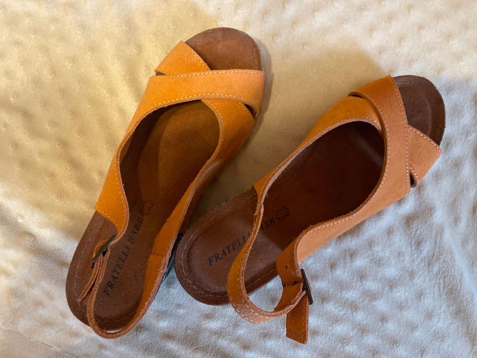 Rewelacyjne sandały na koturnie, r. 40