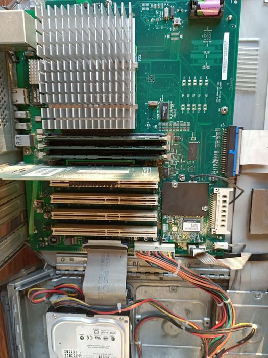 Retro komputer Apple PowerMac G4.