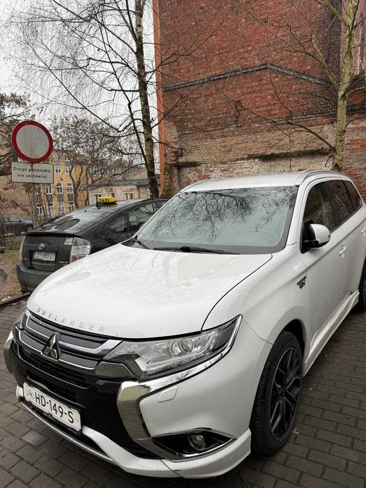 Mitsubishi Outlander PHEV • 2015 • Benzyna 2.0