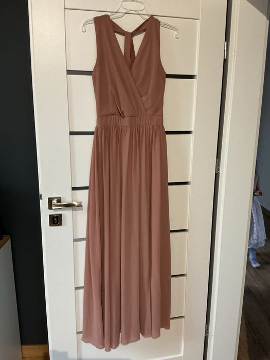 Dluga sukienka kolor ciemny róż.