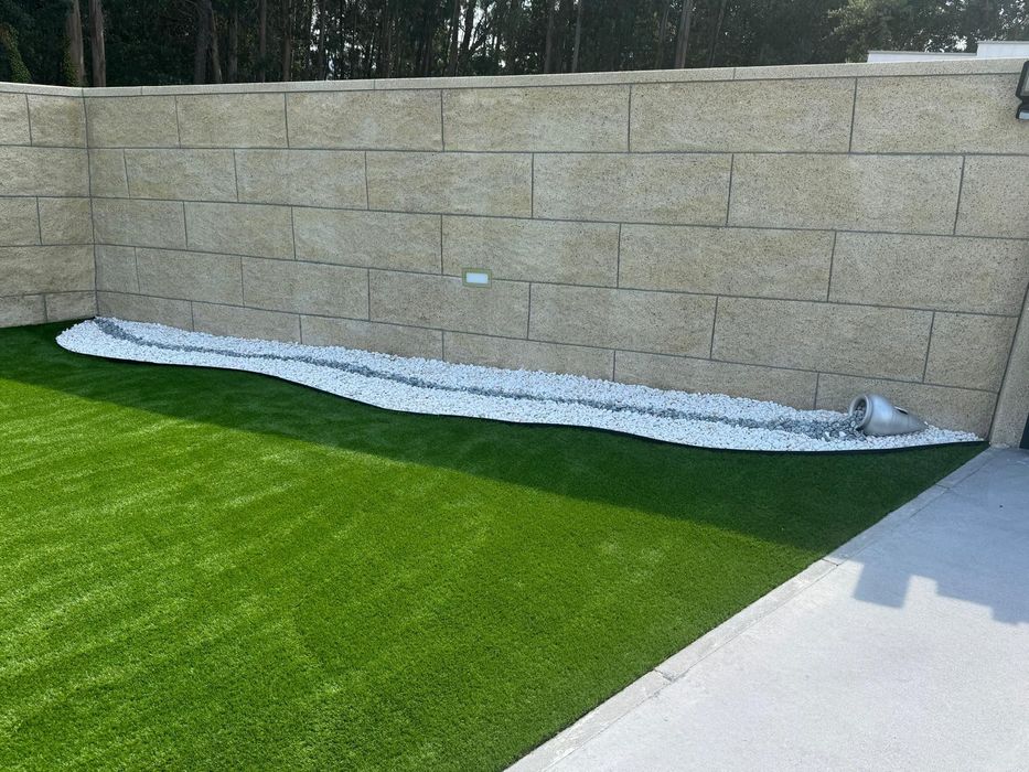 Relva sintética artificial e natural