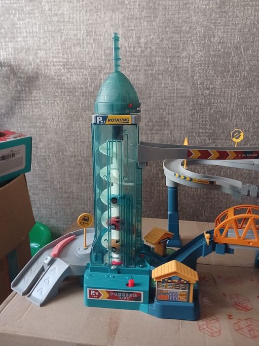 Многоуровневый автотрек-парковка  с лифтом