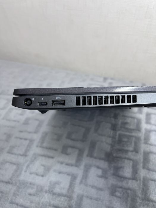 Ноутбук Dell 5500 I7-8565U 16Gb, SSD 256Gb, Radeon Pro WX2100, Full HD