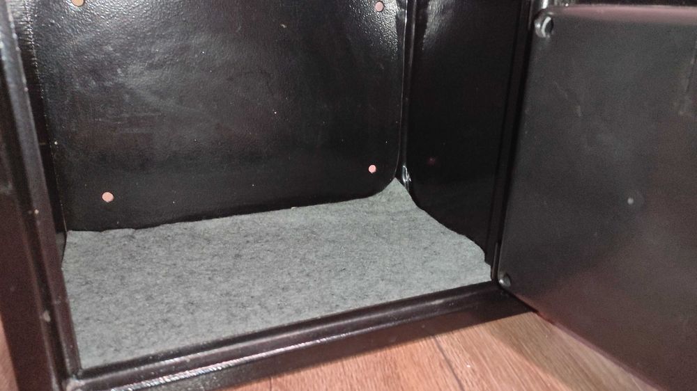 Сейф меблевий з електронним замком (25х35х25 см)