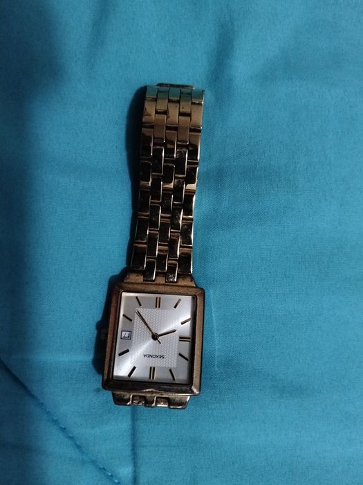 Relógio Masculino Sekonda Retangular – Aço Inoxidável Dourado, com Calendário (Modelo 3313)